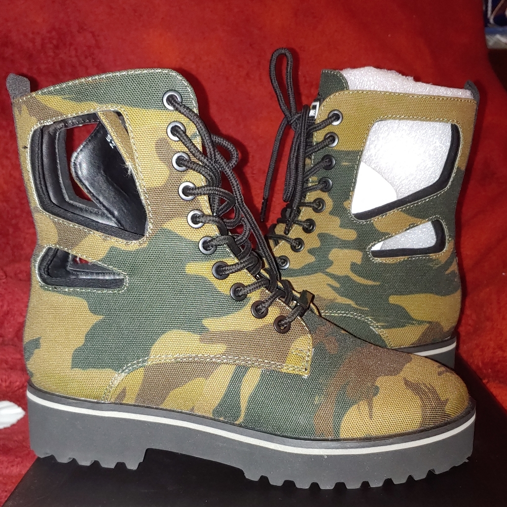 Kendall & Kylie camo boots sz7 Brand New in box